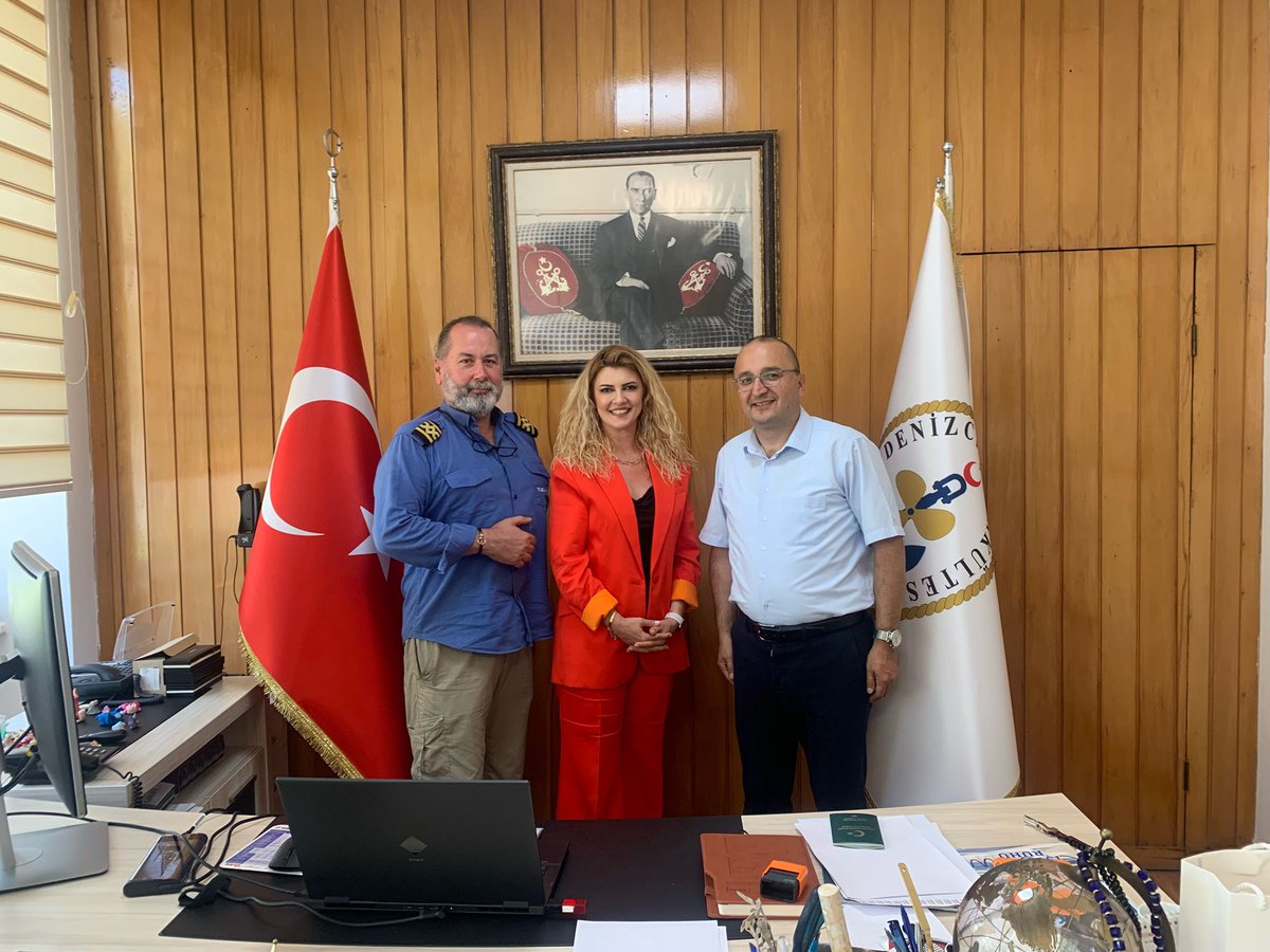 İKÇÜ GİDF Dekanı  Prof. Dr. Ebru Yeşim ÖZKAN ve Türkiye Denizcilik Federasyonu Yönetim Kurulu Başkanı Kaptan Arif BOSTAN, İTÜ Denizcilik Fakültesi Dekanı Prof. Dr. Özcan ARSLAN' ı makamında ziyaret etti. Ziyarette  iş birliği imkanları ve sektörel ilişkiler değerlendirildi