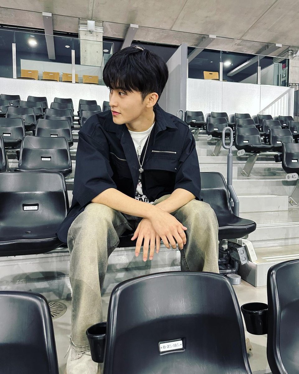 LOOKSMKL's tweet image. #MARK ig post

“어흥 #tokyo”