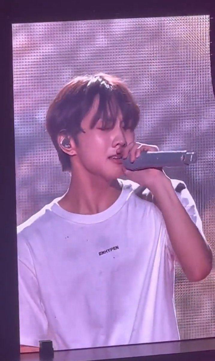 jaywonrules's tweet photo. The youngest leader having enhypen, one of the most successful group on his back. A talented leader who always think about his member. A selfless person who always there to be on his member side. Seeing him cryimg makes me cry too. You deserve every love and support Jungwon. https://t.co/87e3jUqoX2