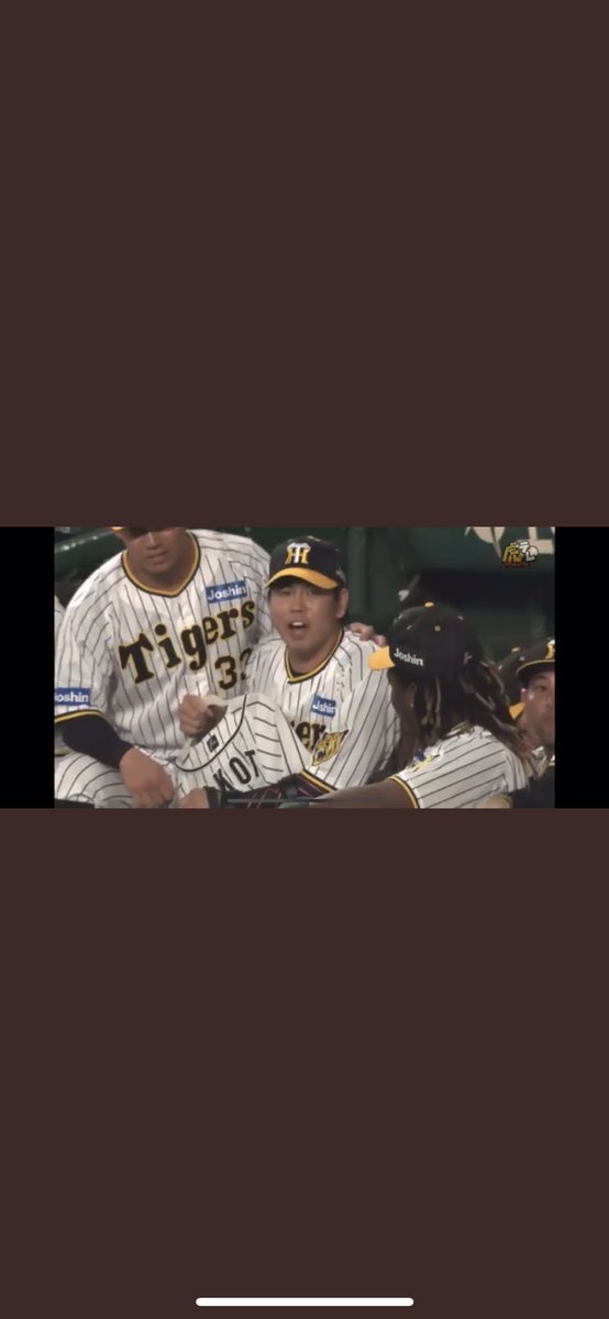 rinanana0's tweet photo. 梅ちゃん出てきた瞬間からずっとずっとずっと泣いてるありがとうありがとうありがとうだいすきほんとうにありがとうだいすき横田選手のユニ持っててくれたのもありがとう日本シリーズは梅ちゃんのキャッチ期待してるね本当におめでとう嬉しすぎる https://t.co/aStTxSzaAA