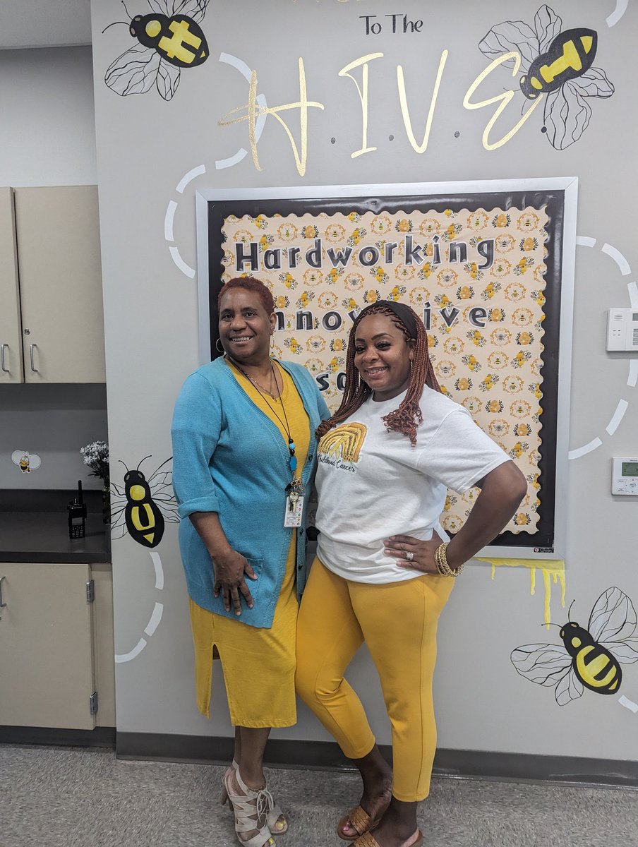 cali386's tweet photo. Twinning for the cause at the Hive🐝 https://t.co/3Y7QBSyuou