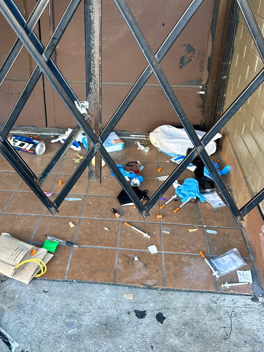 yonnytweets's tweet photo. Right next to @SouthPhilaHS on broad and Snyder. Sick of walking by this everyday. Nowhere else would tolerate this right next to our children being educated. Clean up Broad and Snyder! @marksquilla @PhillyPolice @GovernorShapiro @SenBobCasey @KeeleyFox29 @HughE_Dillon https://t.co/abLHFzlUJk