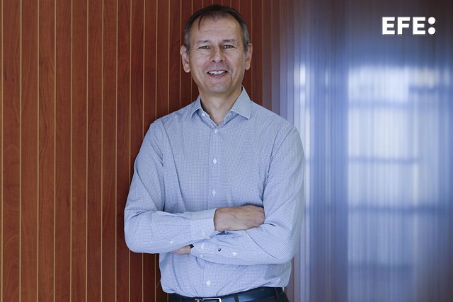 👉Experto en Inteligencia Artificial insta a regular porque "hay cosas que pueden no salir como la gente quiere"

Richard Benjamins, responsable de IA de Telefónica, urge a un uso sensato y a hacer una regulación o incluso autorregulación: "puedo hacer esto y prefiero no hacerlo"