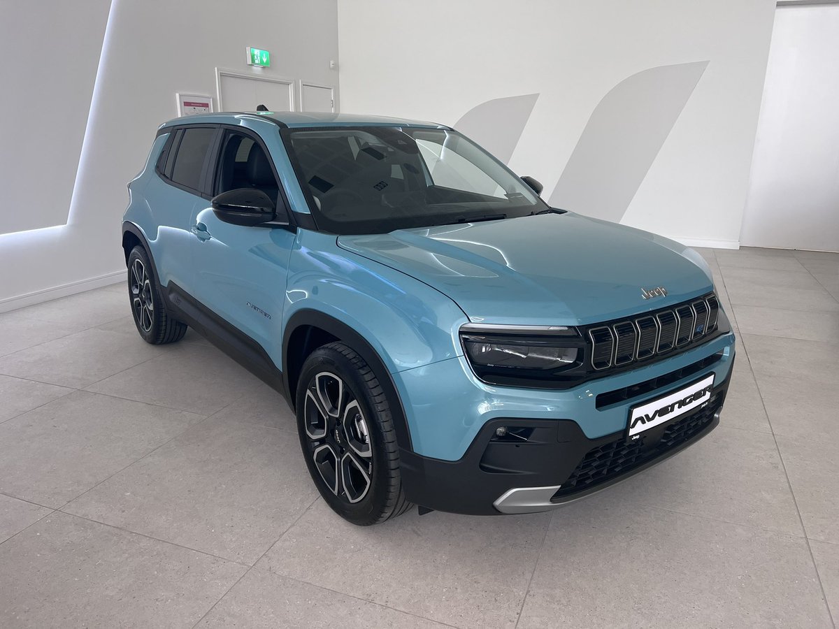 nobbyoncars's tweet photo. Two of the bright colours that you can get in the @Jeep #Avenger 

11kW on board charger, 100kW for fast charging, 51kWh battery, 400kms range &amp; priced from €35,995-€42,495 (3 trim levels). https://t.co/lhSr9kFeDI