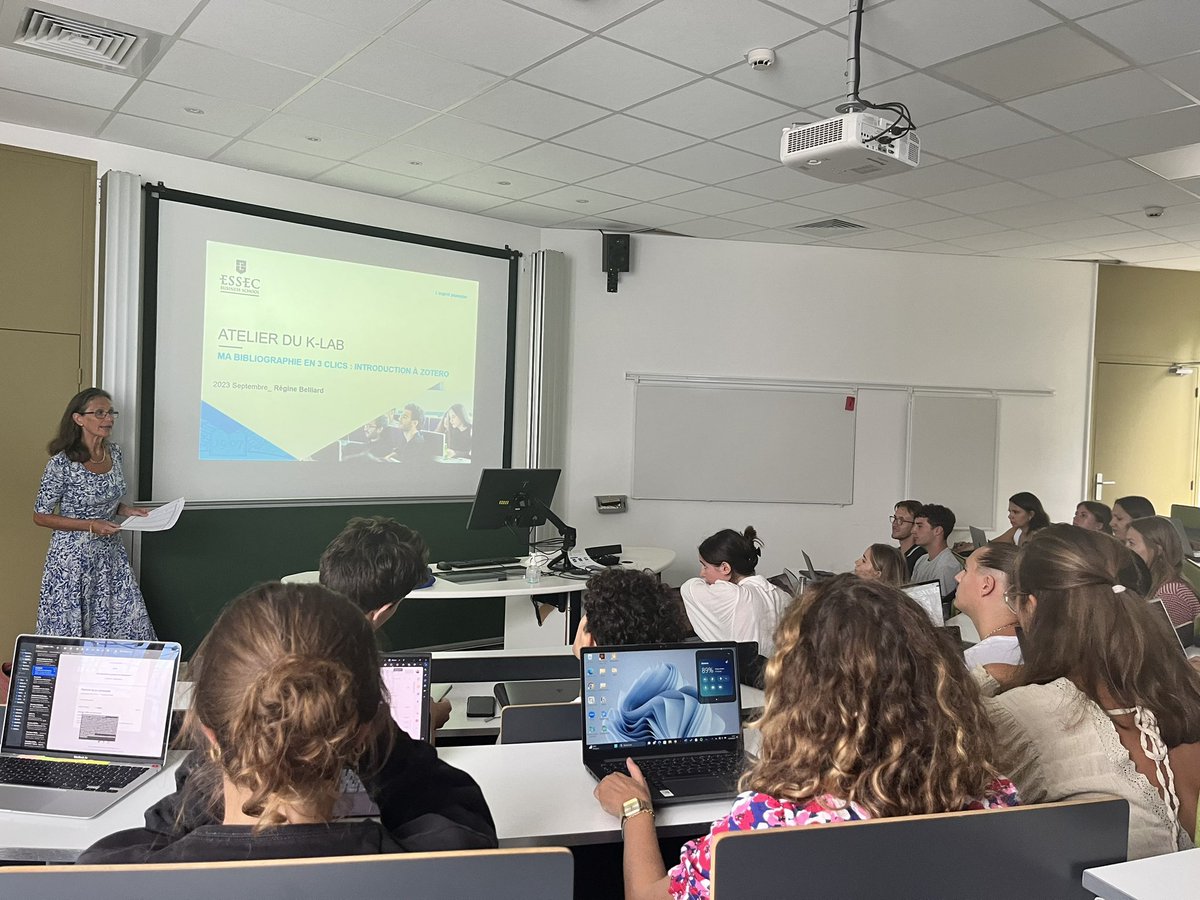 Essec_CCM's tweet photo. Tout au long du séminaire, les étudiants ont la possibilité de suivre des ateliers pour apprendre à réaliser une infographie, prendre en main le studio self de l’@ESSECKlab et bien d’autres. Des tips qui leur seront utiles pendant leur scolarité @essec.
#ESSEClearningcenter https://t.co/dWBZnBmu0d