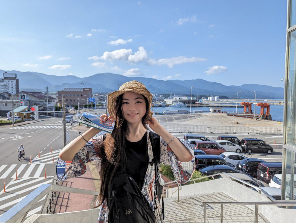 fuuka_aono's tweet photo. 【ご報告】
青野楓花、24歳になりました。

4月から会社に就職し、
なりたい自分になるため
挑戦と苦悩と成長の日々を送っています。

大きな決断をしてから、
ジェットコースターのような約6ヶ月でしたが、
改めて私は人に恵まれているなぁとじわじわ感じています。感謝です。

私は元気です🎃 https://t.co/twA87coiKB