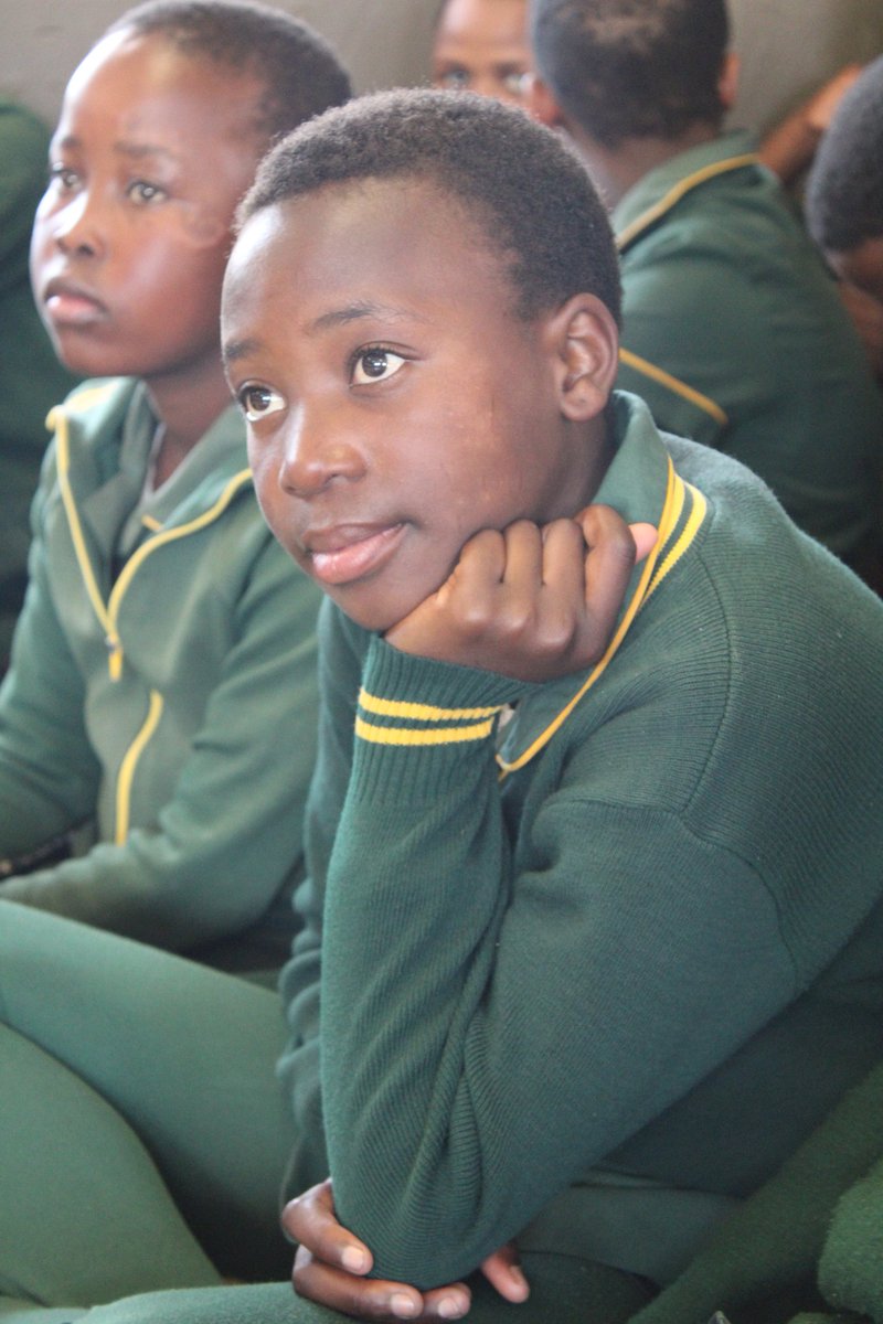 slindymd's tweet image. As Linamandla Uthando Foundation  ( my youth development foundation) we believe in guiding the next generation for the future. 
📸 By Silindile Mshengu 

#teachachild #careers #careerguidance #careeradvice #careergoals