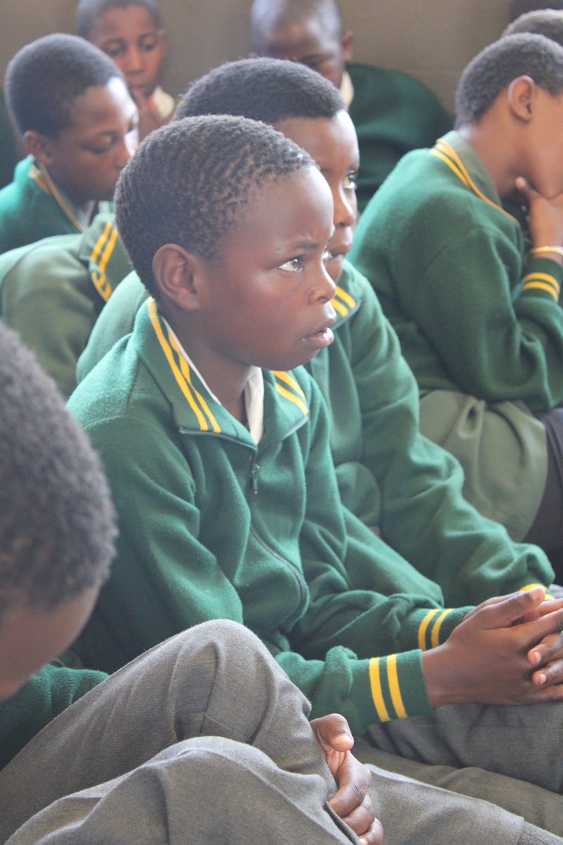 slindymd's tweet image. As Linamandla Uthando Foundation  ( my youth development foundation) we believe in guiding the next generation for the future. 
📸 By Silindile Mshengu 

#teachachild #careers #careerguidance #careeradvice #careergoals