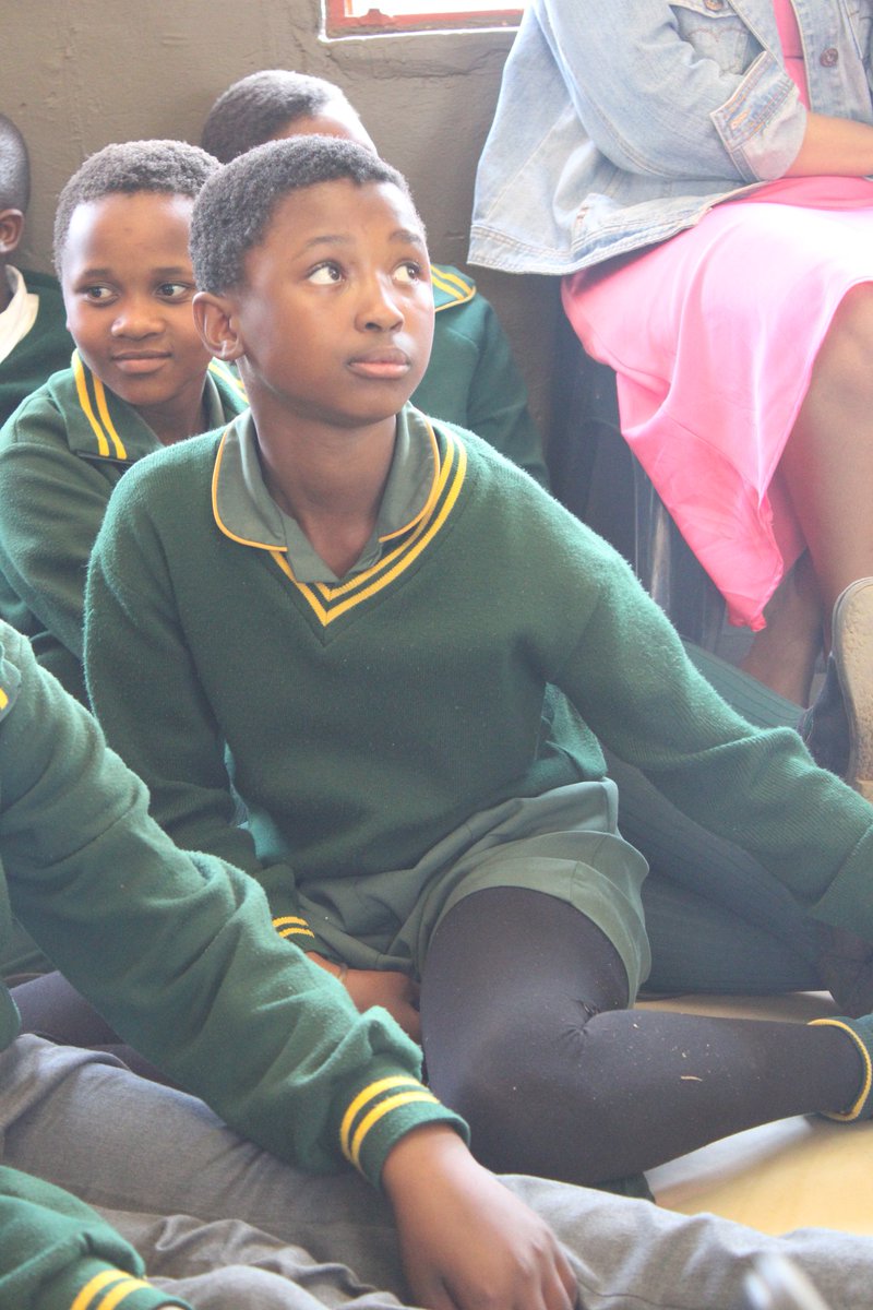 slindymd's tweet image. As Linamandla Uthando Foundation  ( my youth development foundation) we believe in guiding the next generation for the future. 
📸 By Silindile Mshengu 

#teachachild #careers #careerguidance #careeradvice #careergoals