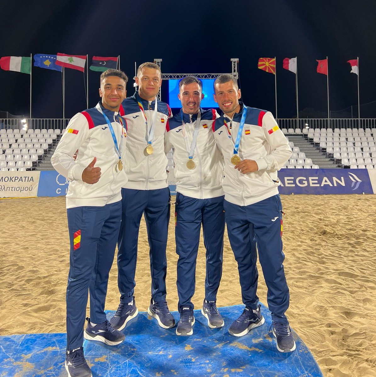 🥇Medalla de oro para los jugadores internacionales del #LUDFútbolPlaya!

¡Batis, Arias, Domi y Kuman se suben a lo más alto del podio en los Terceros Juegos Mediterráneos de Playa!

Enhorabuena!! 👏👏👏👏

Sois #OrgullGranota 
🐸🏐🔴🔵