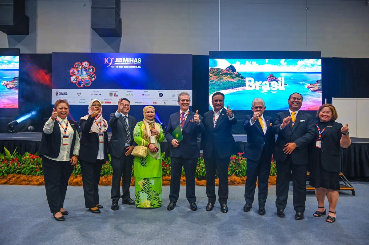 The Ambassador of Brazil, Ary Quintella, hosted the Chairman of MATRADE, Dato' Sri Reezal Merican, and HRH Tunku Mariamz, at the Brazil Network Day @ MIHAS, on 12/9. 
Brazil is the world's largest exporter of Halal meat and is working with Malaysia to develop the Halal ecosystem.