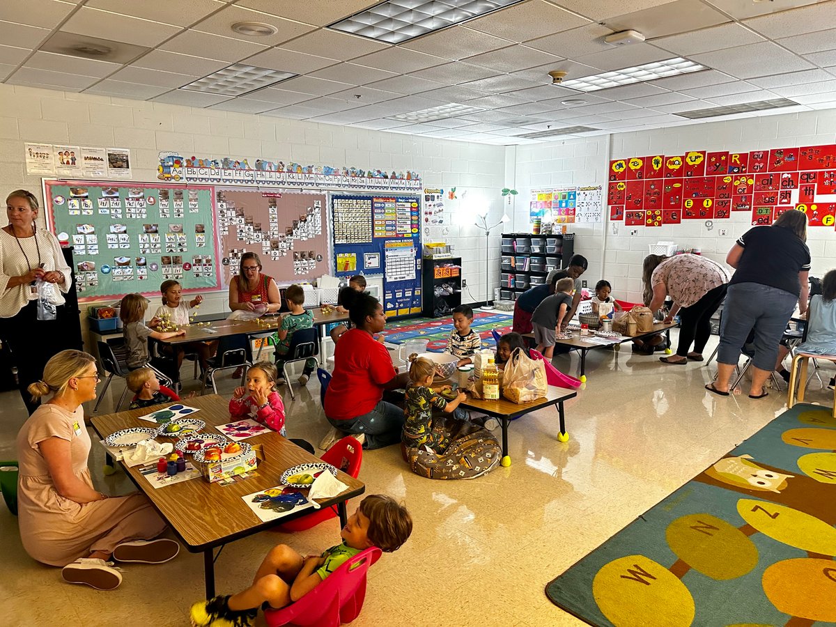 MacedoniaElem's tweet photo. We are so happy to have our parent helpers in our Kinder rooms while students explore and create during Stem Applicious Day. #mesfam #ccsdfam https://t.co/tUl9bmR5kE