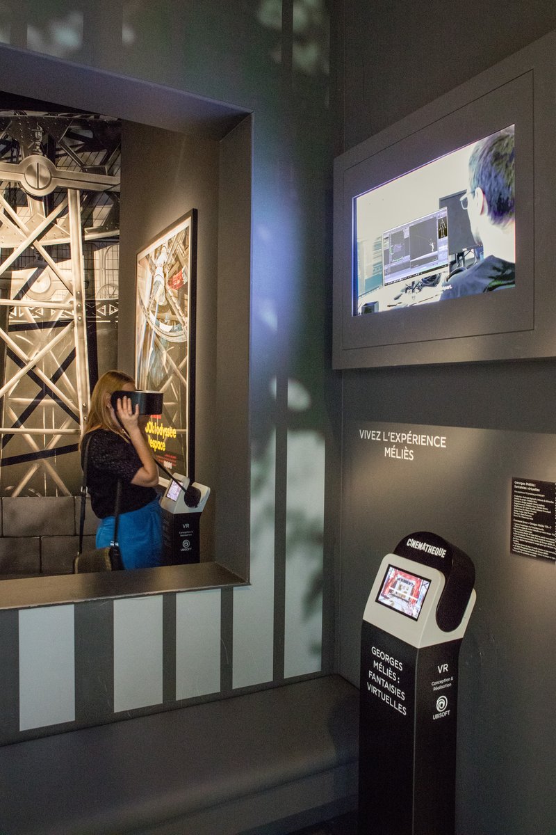 cinemathequefr's tweet photo. ⭐ L'espace a également été repensé, avec @UbisoftFR et @timescope : des bornes de réalité virtuelle offrent aux visiteurs une immersion totale dans le premier studio de cinéma inventé par Méliès à Montreuil et dans trois décors de films. https://t.co/r8OmrMvqzz