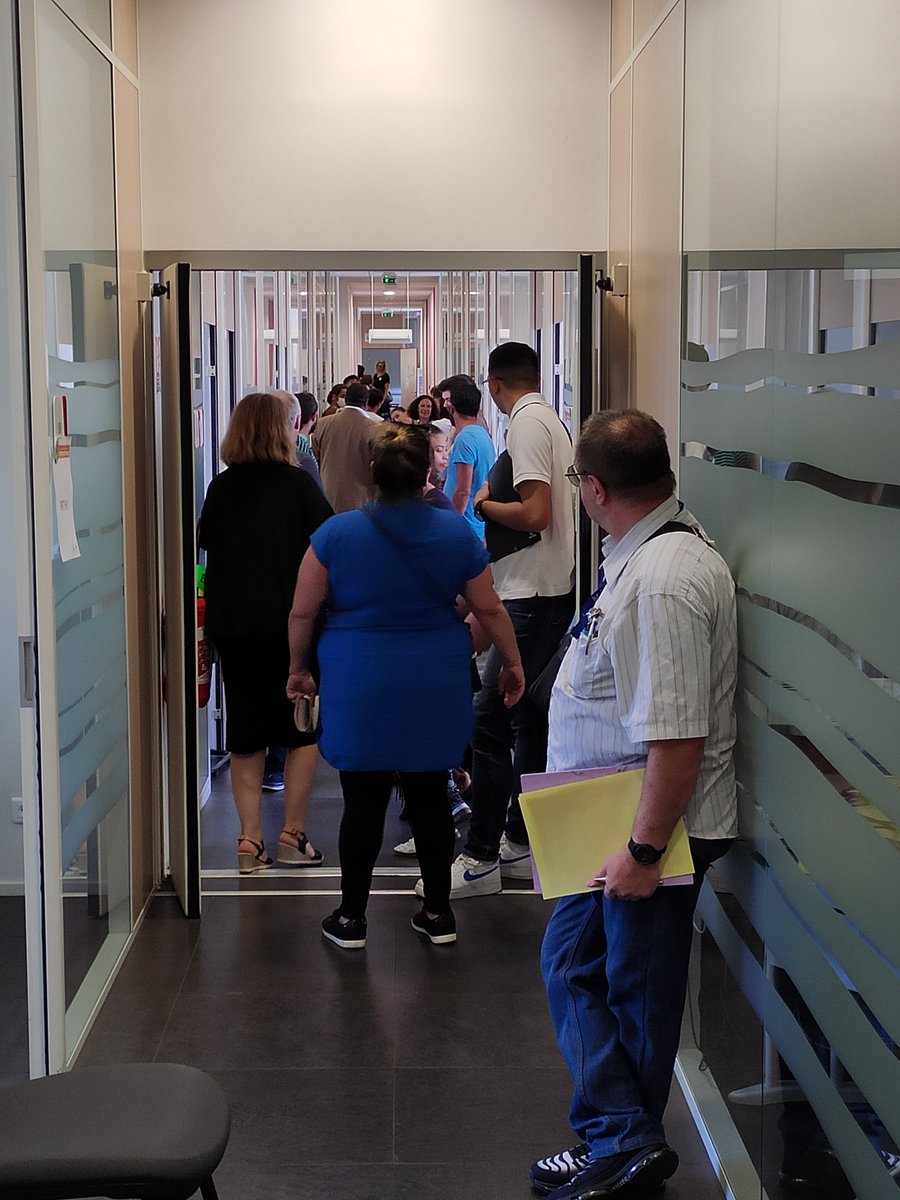 [ 📸 En direct de l'agence @poleemploi_NA #Limoges Ventadour ] 
Belle affluence pour l'opération "Je teste un métier" via l' #immersion #AvecPoleEmploi.

Plus de 100 candidats à la découverte.
Une quinzaine d'entreprises accueillantes du commerce et du transport.