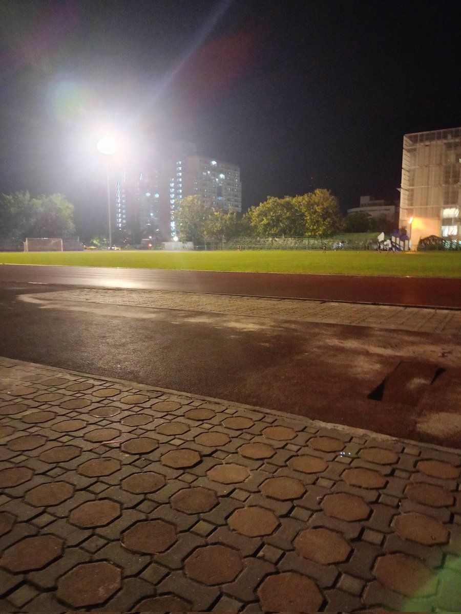 Manman33344275's tweet photo. สนามวิ่ง มอ หาดใหญ่ทักมา เงี่ยน หาปล่อยน้ำ ชักว่าวเสียวๆ ทักมา https://t.co/sk8TbOzLKN