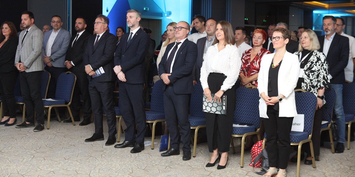 eubih's tweet photo. Digital & green transformation can pave the way for new opportunities!
At πͺπΊ-supported #MEDICON & #CMBEBIH conf. starting today, @eubih's Head of Co-Op Ellero stressed EU's support in boosting this transformation, assisting businesses & socio-econ development. #EU4DigitalSME https://t.co/XHujEnz5l3