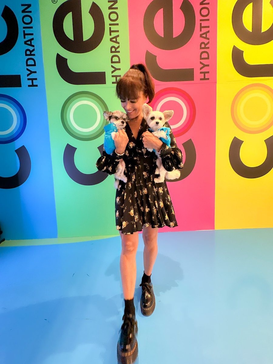 samcarrell's tweet photo. Thank you @core for a fun @nyfw pop up with
@TINKERBELLEadog & Belle
#bellethedog #tinkerbellethedog #core #nyfw #preopeningvisit #celebritypups #dogsofinstagram #dog #dogactor #dogmodel #influencer #nycinfluencer #petfluencer https://t.co/DzKMyjx2ph