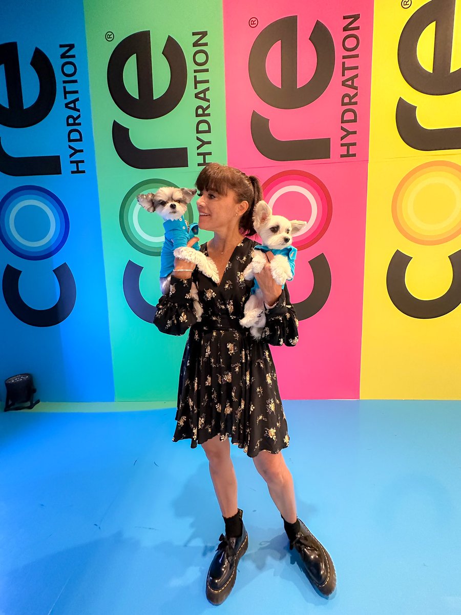 samcarrell's tweet photo. Thank you @core for a fun @nyfw pop up with
@TINKERBELLEadog & Belle
#bellethedog #tinkerbellethedog #core #nyfw #preopeningvisit #celebritypups #dogsofinstagram #dog #dogactor #dogmodel #influencer #nycinfluencer #petfluencer https://t.co/DzKMyjx2ph