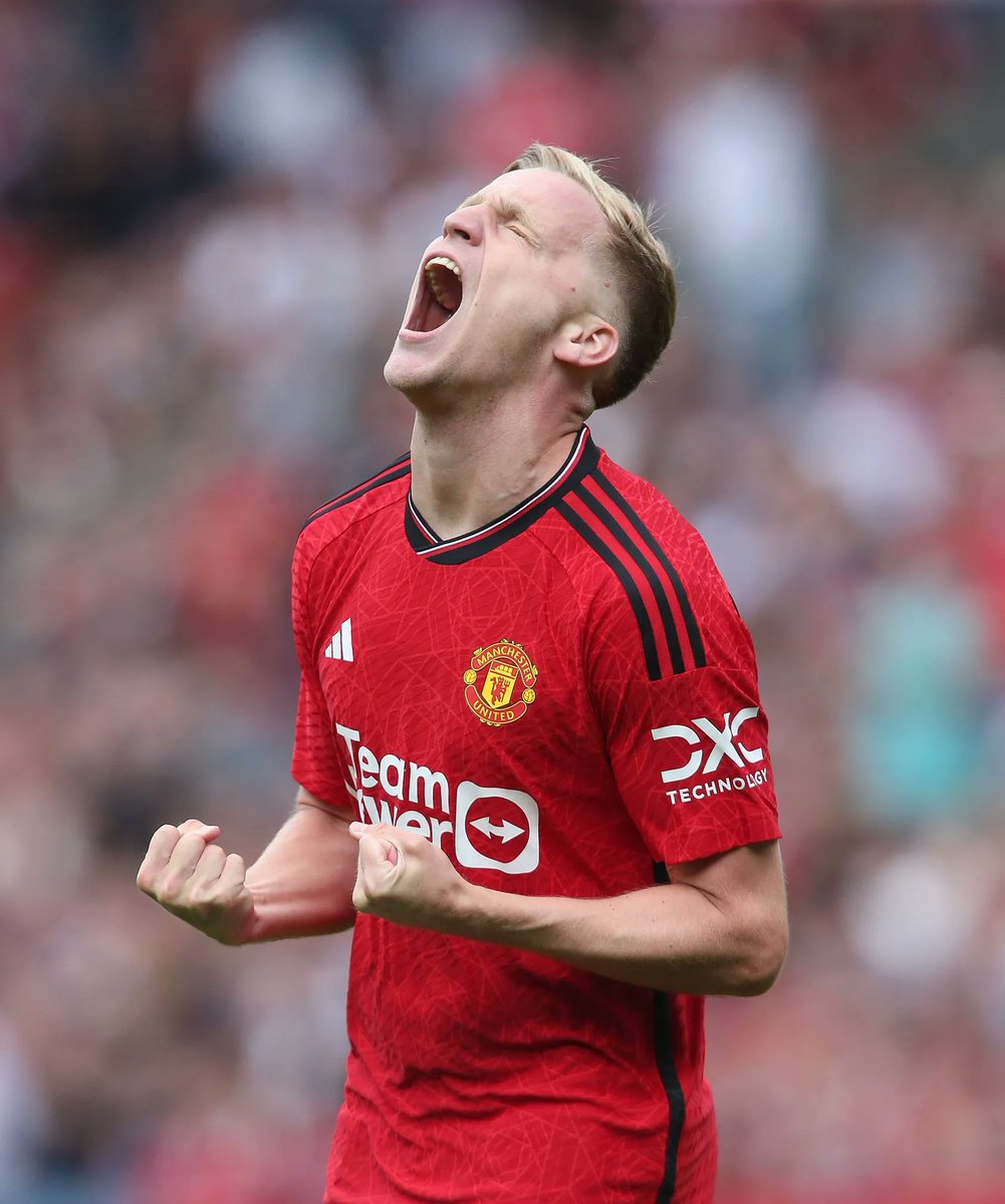 ManUtdInPidgin's tweet photo. Van de Beek better pass Mason Mount. 
True or False? https://t.co/uCx4dvKJB8