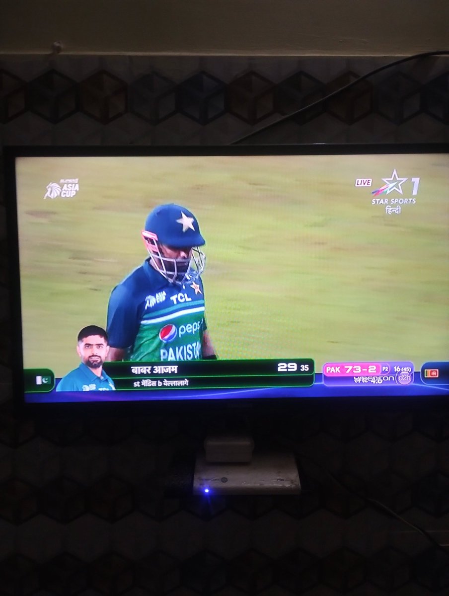 MxhitGaur's tweet photo. Babar Azam goes for 29 😂 #PAKvSL https://t.co/YbgyuDnTex