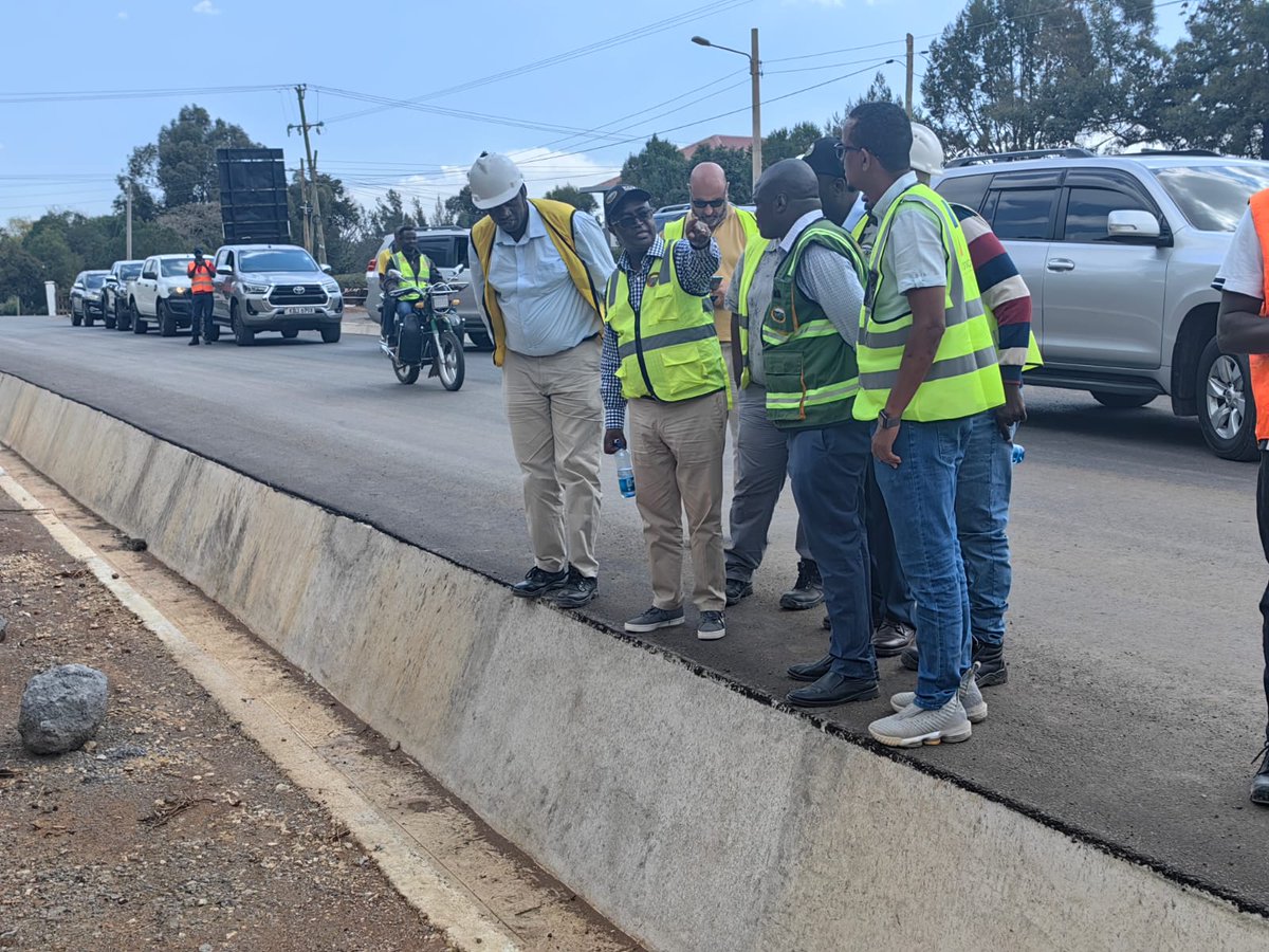 MuriraKinoti's tweet photo. Earlier today I attended site inspection for the development of roads supporting primary growth sectors through contractor facilitated financing mechanism - Annuity Project Lot 15 in Nanyuki Town. The works are over 90% complete and will be added over before the planned date of February 2024.

Annuity Lot 15 covers roads in Murang'a, Kirinyaga, Nyeri, Tharaka Nithi and Embu Counties. A total of 45km.