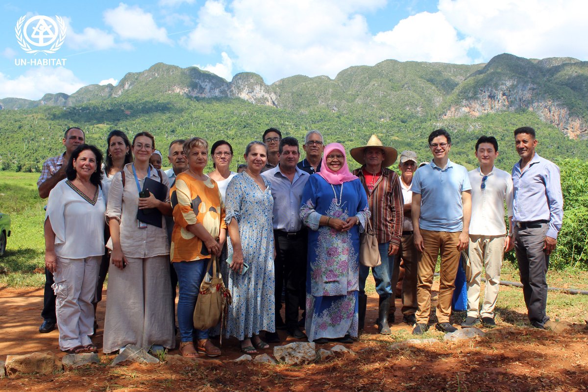 #Cuba🇨🇺 is a demonstration that🌱nature-based solutions have a positive impact.

Visited the Viñales Valley in Pinar del Rio & learned about a local nature-based #SustainableHousing project. 

The🏘️houses are made from guano palm, a readily available resistant material.