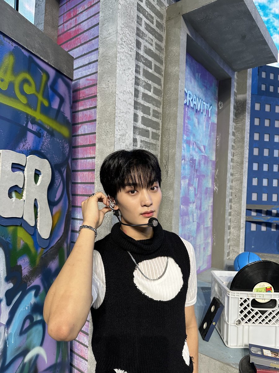 CRAVITY_twt's tweet photo. You guys ready???🤗
#태영 #TAEYOUNG #SUN_SEEKER #엠카운트다운 https://t.co/hp0XpPHRQF