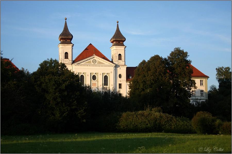LizCollet's tweet photo. Demnächst kein regelmässiger Anblick meiner Werkeltage mehr auf dem Weg mit dem Bus: Kloster Schlehdorf - sonst aber lohnenswert weiterhin.
Für die Konzerte des Orgelherbstes etwa.
#Countdown #Countdown16 (#MobilitätswendeSuiGeneris) https://t.co/hI2YQVLnng