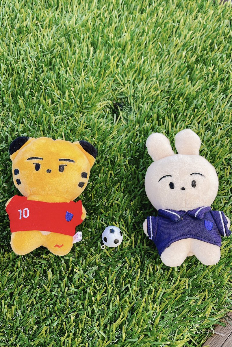 mangombear's tweet photo. 저도 사진 찍었는데..! 올해 선물 받은 굿즈들 사진만 찍어놓고 아직 트윗을 못하고 있는데 다른 분들 축하 트윗에 더불어 두장 먼저 올려봅니다. 귀여운 인형 너무 감사드려요!❤️❤️💕💕 https://t.co/7QdW9FUaLK