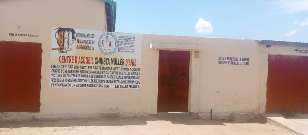 ONGADDMIR's tweet photo. Centre d'accueil #CHRISTAMÜLLER D'ANIE Est un centre de Réinsertion socio-économique et culturelle des filles mineurs victimes de toutes les formes de violences basées sur le genre ( mariage précoce et forcé, Exploitations illégales, ...)
#ONGADDMIR #iNTACT #STOPVIOLANCEFILLES https://t.co/WuaLzxMfN9