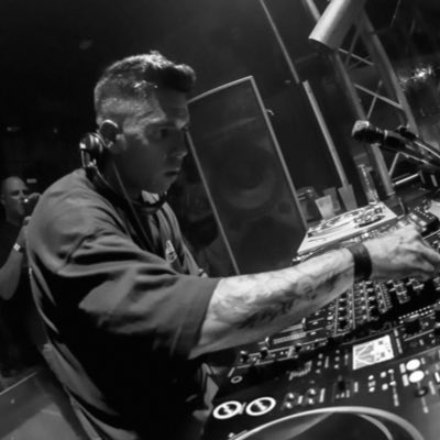 da_terror_dj's tweet photo. #NuevaFotoDePerfil https://t.co/ItI4q6HV9E