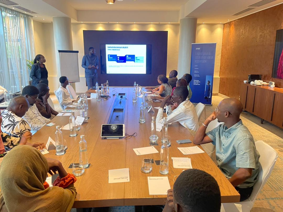 Time2Start_T2S's tweet photo. 🚀 Le concours de pitch #PoseTonIdée approche ! Les futurs participants se préparent à briller en quelques minutes.
🎙️L'entrepreneuriat exige de savoir pitcher avec impact.
📅Rendez-vous le 16 septembre à 15h en direct sur nos réseaux pour suivre l'événement ! #time2start https://t.co/jLfSFhsNSO