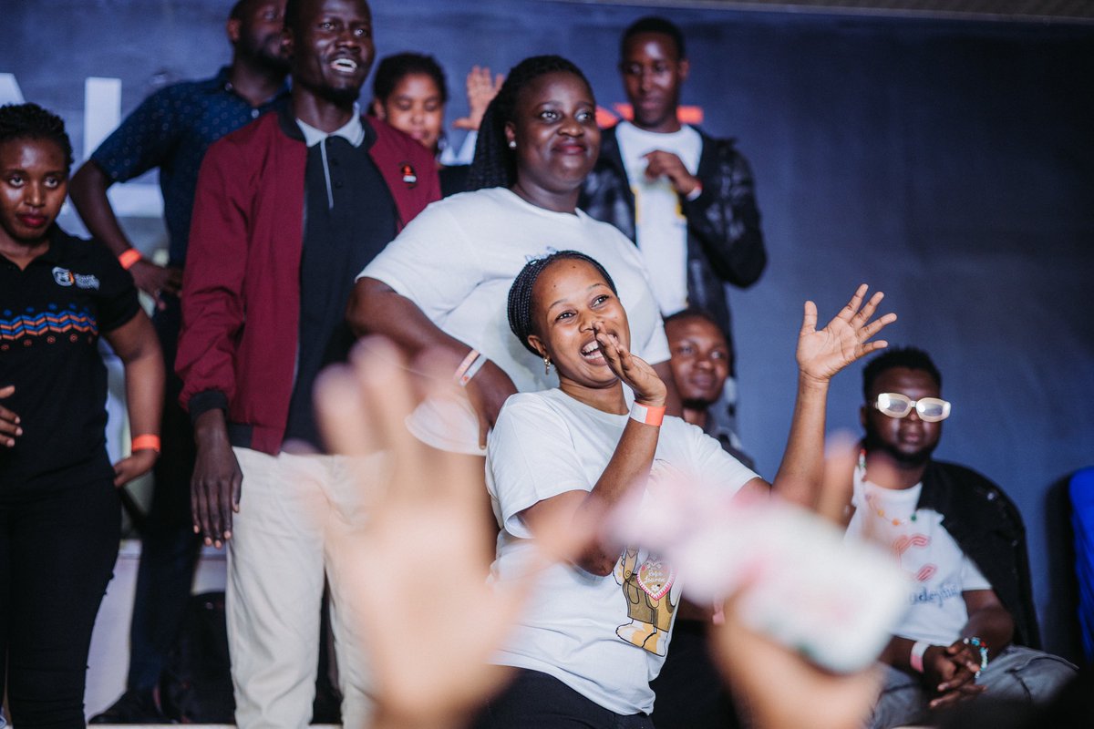 CHURCH LAUGHS tweet media