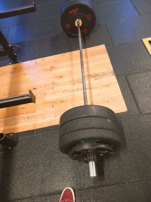 King just hit a PR on deadlifts for 3x3!(350 lbs ish) I dont use, chalk, straps or a belt. Super proud<a href="/tag/nsfwtwt"class="tags"><span>#nsfwtwt</span></a><a href="/tag/nsfwaudio"class="tags"><span>#nsfwaudio</span></a>