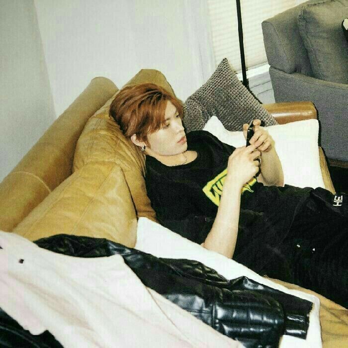 Oknum yang abis cium cium. Padahal udah tak suruh mandi loh. Katanya "nanti". Huufft