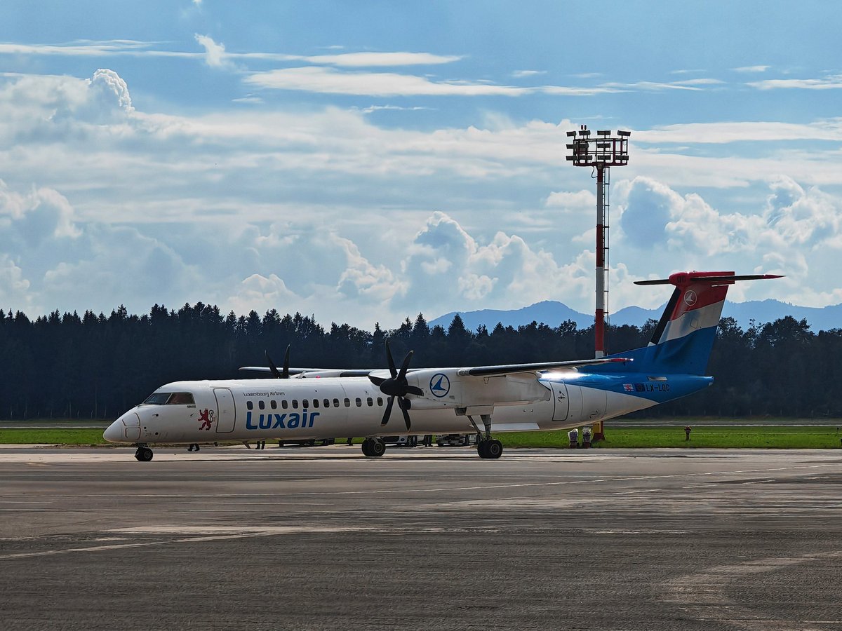 uporabnastran's tweet photo. 🇸🇮✈️🇱🇺 @LuxairAirlines je danes vzpostavil letalsko povezavo med Ljubljano in Luksemburgom. Ljubljansko letališče prvič v 60-letni zgodovini dobiva to povezavo.
#Slovenia #Ljubljana #LJU #LUX #Luxembourg @mzi_rs https://t.co/oeDve0sl43