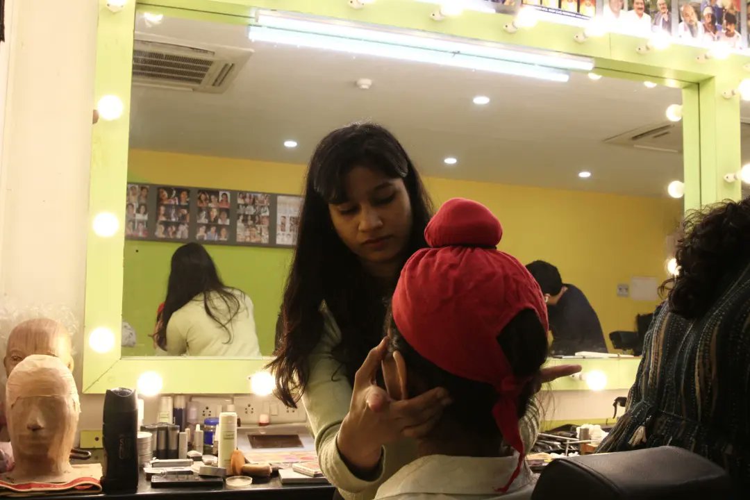 FTIIOfficial's tweet photo. Students of Screen Acting getting hands-on with the basics of makeup!
#MakeupMagic #makeuptutorial #makeup #ftiioffical #ftiiofficial #FTII #makeupaddict #acting #actinglife #actinglifestyle #MIB #wisdomtree #ftiifilm #ftiistudent #ftiipune #actor #actress #actormakeup https://t.co/hKRYX1TR6g