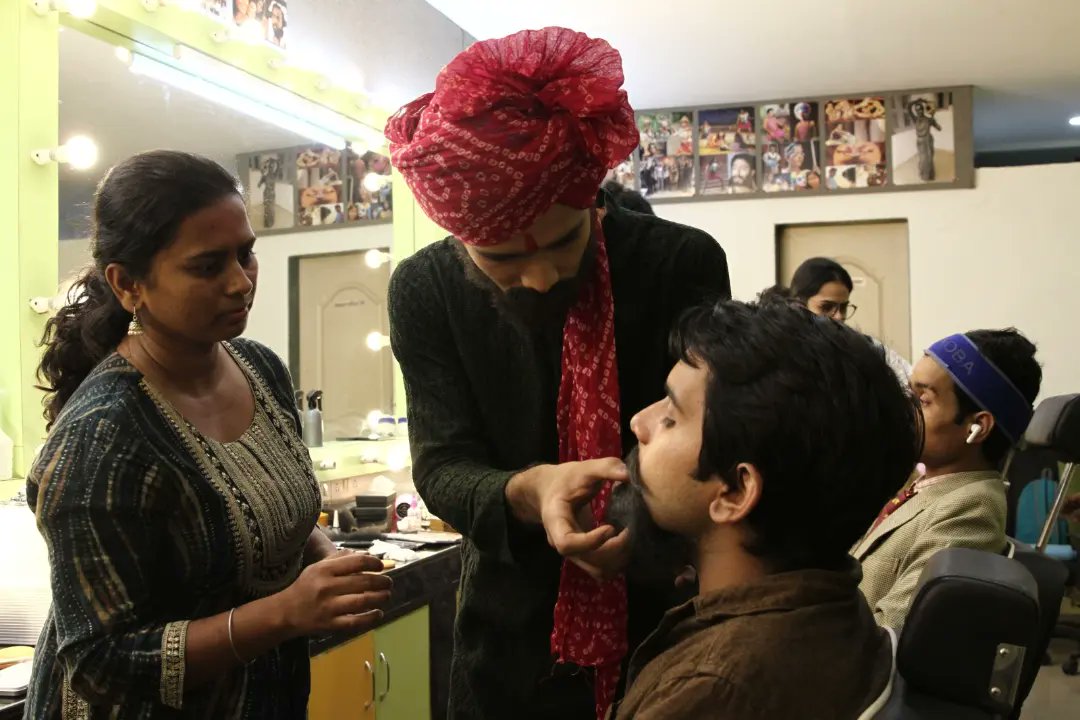 FTIIOfficial's tweet photo. Students of Screen Acting getting hands-on with the basics of makeup!
#MakeupMagic #makeuptutorial #makeup #ftiioffical #ftiiofficial #FTII #makeupaddict #acting #actinglife #actinglifestyle #MIB #wisdomtree #ftiifilm #ftiistudent #ftiipune #actor #actress #actormakeup https://t.co/hKRYX1TR6g
