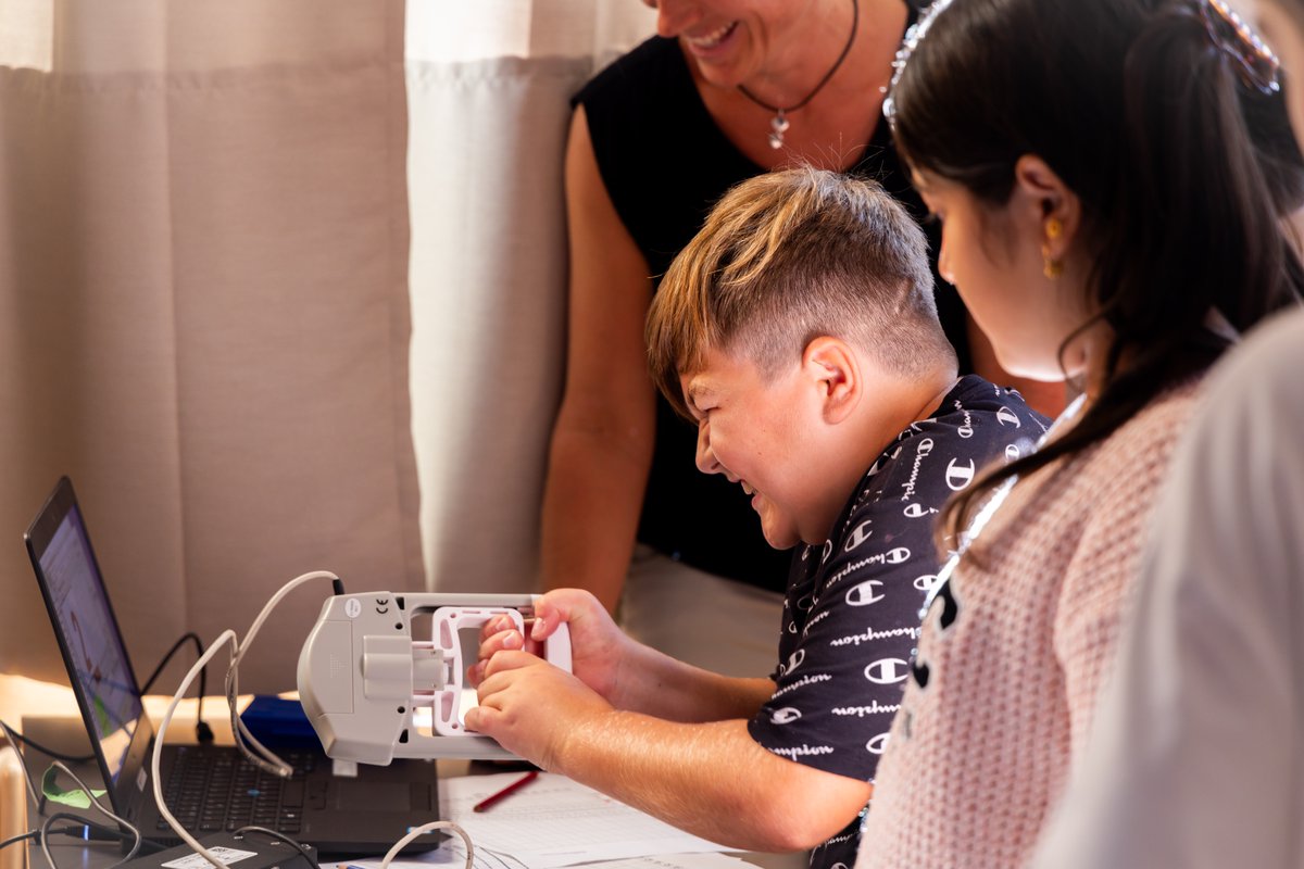 Hoher Besuch aus dem <a href="/biozentrum/">Biozentrum, University of Basel</a> mit zwei Klassen aus der Region Basel im wunderschönen <a href="/kinderdorfCH/">kinderdorfpestalozzi</a>: Dr. Regula Furrer und Prof. Christoph Handschin inspirierten die #Kinder mit ihren Einblicken in die Muskel #forschung  - vielen Dank dafür! (Fotos: <a href="/KettyBertossi/">Ketty Bertossi</a>)