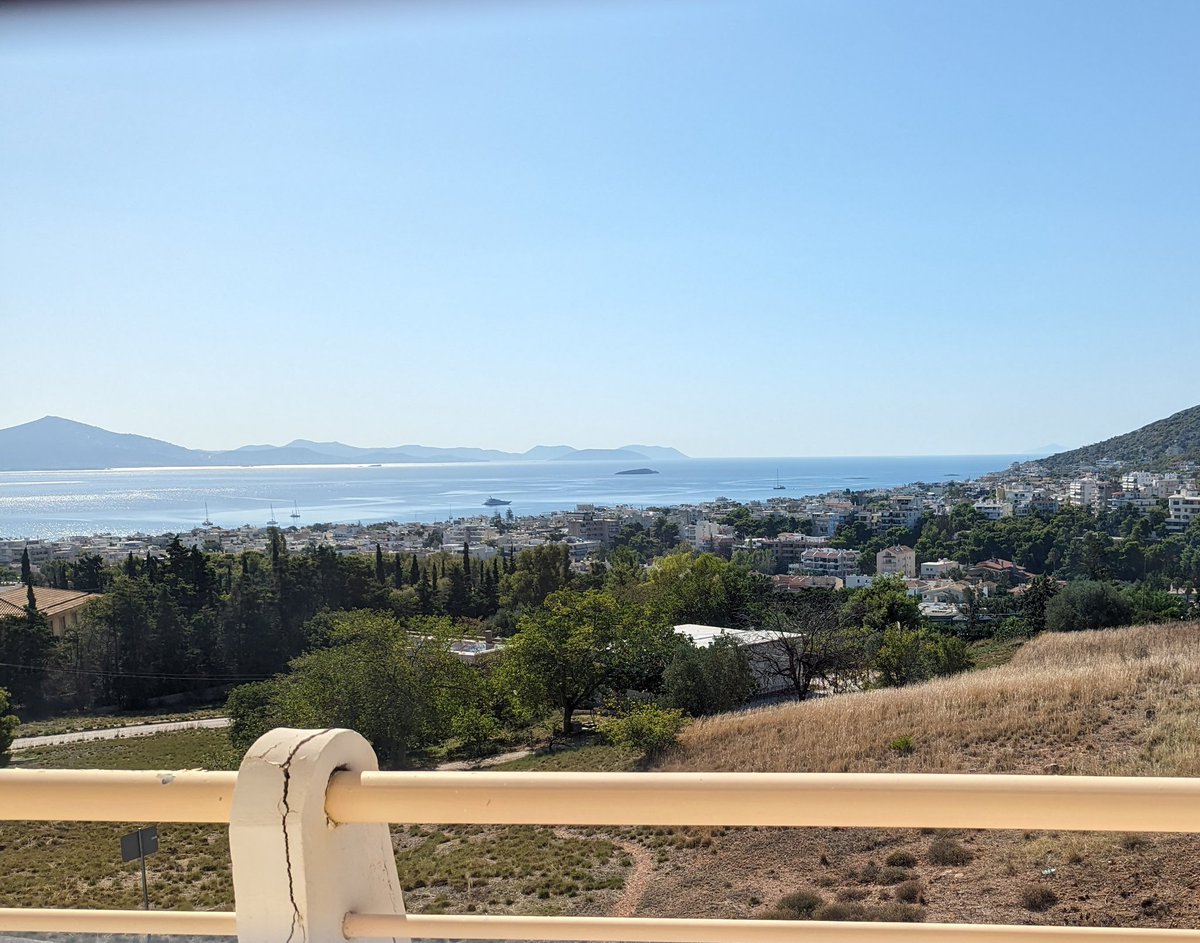 I just had an amazing day meeting with the scientists @BSCR_Fleming and learning about the exciting work being done here!! A huge thanks to <a href="/tsoumakidou/">Tsoumakidou Lab</a> for organizing the visit.  

How anyone gets anything done with this view is beyond me 😍