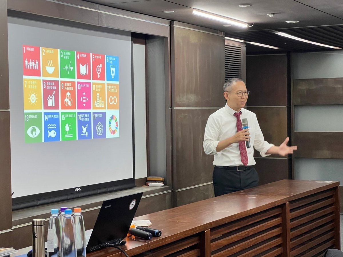 jangshawn's tweet photo. Architects and developers can transform buildings from the major contributor of greenhouse gas emissions to a central solution to the climate crisis!  .@USGBC .@SustDev https://t.co/ed8DvuLe6t