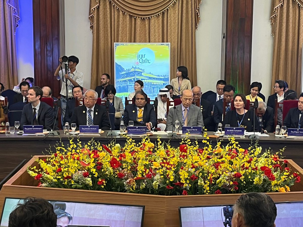 Glad to have met several leaders from all parts of the world in #Vietnam Economic Forum  in #HoChiMinh attended by top leaders of Vietnam. Was very happy that many countries conveyed to me great appreciation of <a href="/PMOIndia/">PMO India</a> <a href="/narendramodi/">Narendra Modi</a> leadership at #G20Bharat &amp; <a href="/isro/">ISRO</a> success
