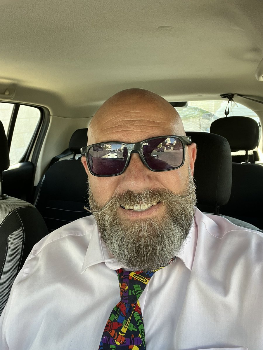 A few more wrinkles than last week but hey it’s the weekend for me … but more importantly it’s #PinkShirtThursday #CancerResearch @MrAndiPrice #EdwucatorsInPink #Selfie #EduTwitter #PrimaryRocks @chrisdysonHT @cosyfund