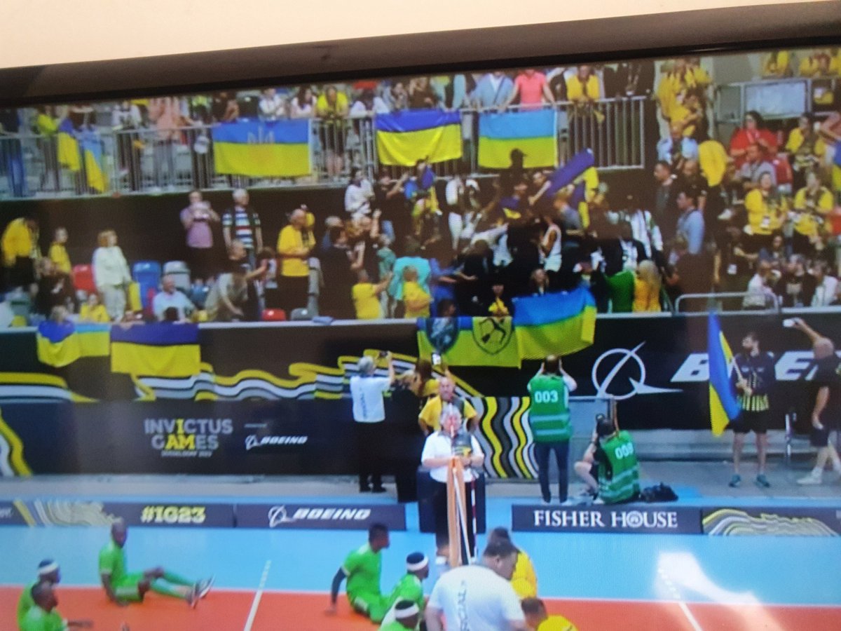 sunrayleo1's tweet photo. #HarryandMeghan just arrived to watch #InvictusTeamNG and #InvictusTeam Ukraine volleyball game. Nigeria is currently leading 

#InvictusGamesDuesseldorf2023 #InvictusGamesDusseldorf #InvictusGamesDE #InvictusGame https://t.co/RQYzoDdDIB
