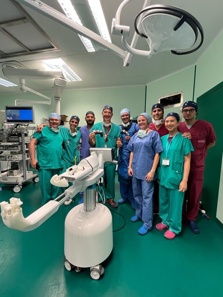 Finally today we had the pleasure to start our experience with #robotic #RIRS with #ILY robot Under the supervision of mister <a href="/Housbow/">Housen</a> docking of the system easy &amp;quick! really intriguing and promising technology with huge margin of improvement! Key point is to have a highly