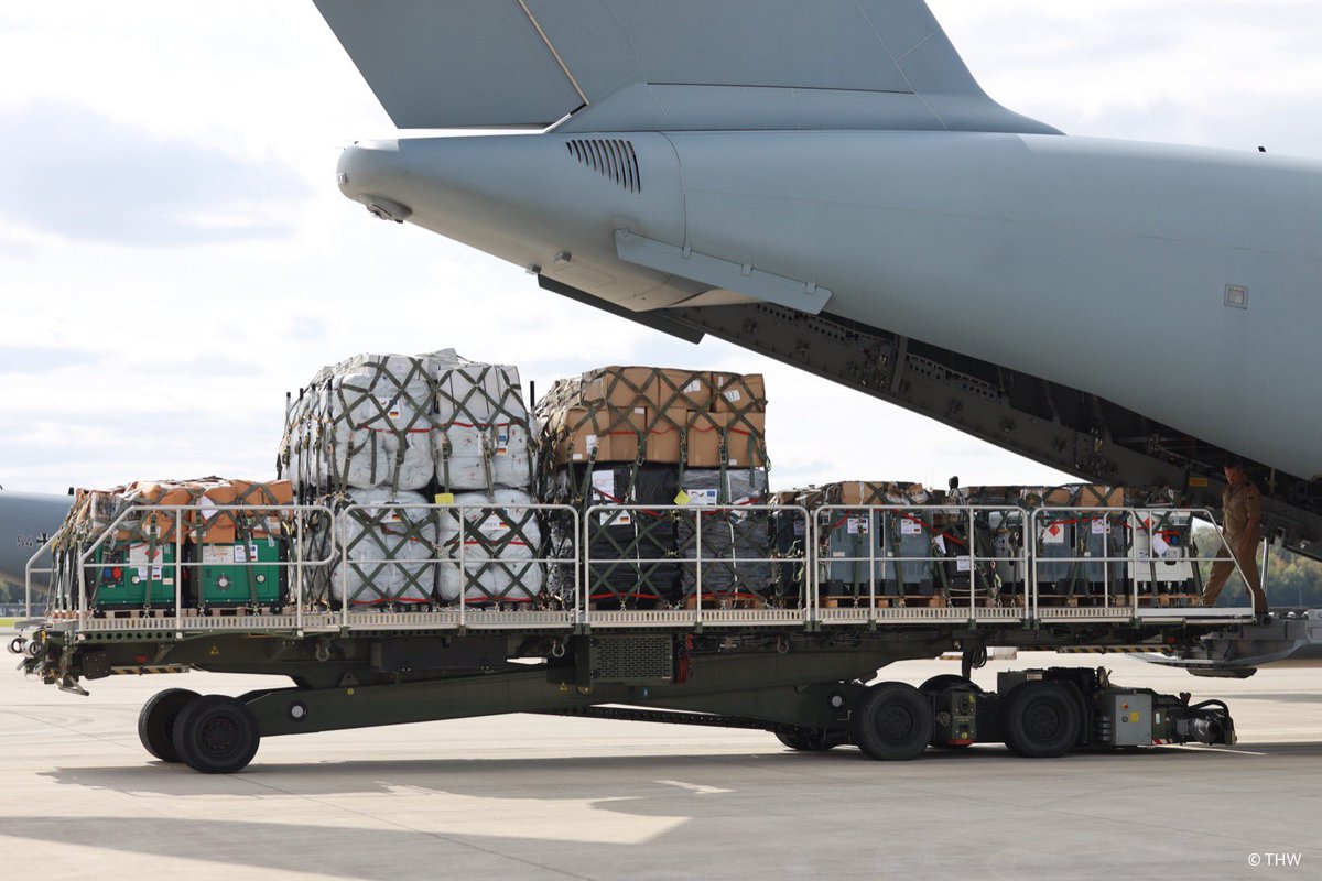 Gemeinsam mit <a href="/THWLeitung/">Bundesanstalt THW</a> haben wir für die von der Flutkatastrophe in #Libyen betroffenen Menschen Soforthilfe auf den Weg gebracht. 

Mit <a href="/Team_Luftwaffe/">Team Luftwaffe</a> gehen heute Zelte, Decken, Feldbetten und mehr in das Katastrophengebiet. 

#TeamBundesregierung