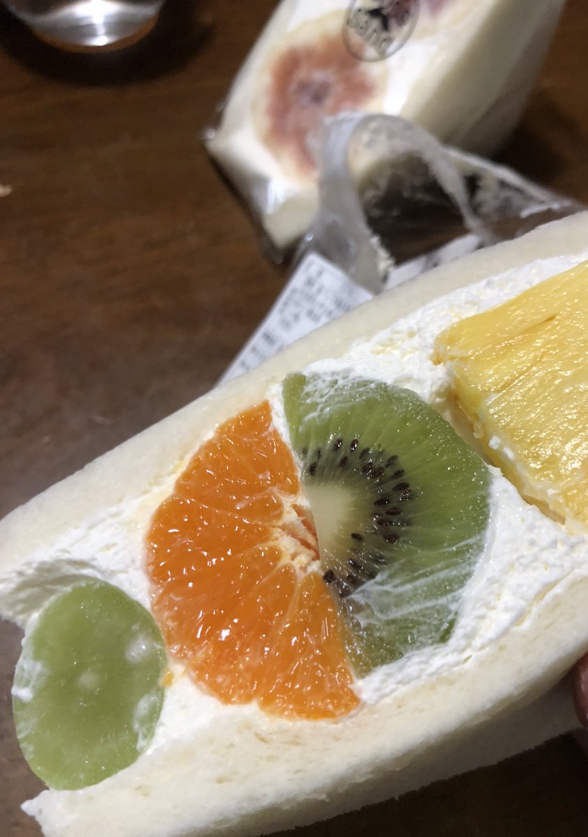 takur0753's tweet photo. #食後のデザートなう
#BossSand
近所のららぽーとに8月下旬から出店してるフルーツサンドのお店😉
昨日はガッツリとサンドイッチ食べて、
今夜は軽く #抹茶プリン
とろとろプリン🍮はやはりおいしいよお😋 https://t.co/iMpT0YnD7K