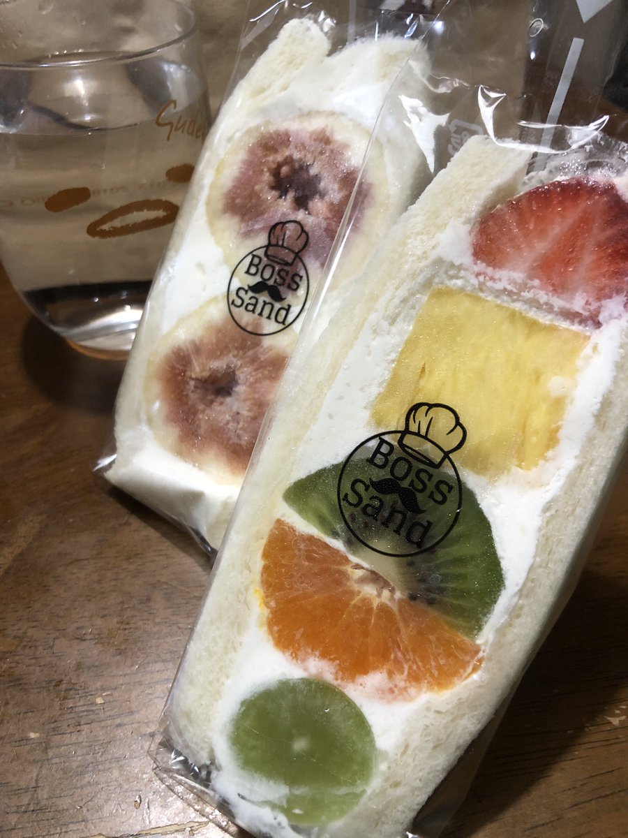 takur0753's tweet photo. #食後のデザートなう
#BossSand
近所のららぽーとに8月下旬から出店してるフルーツサンドのお店😉
昨日はガッツリとサンドイッチ食べて、
今夜は軽く #抹茶プリン
とろとろプリン🍮はやはりおいしいよお😋 https://t.co/iMpT0YnD7K
