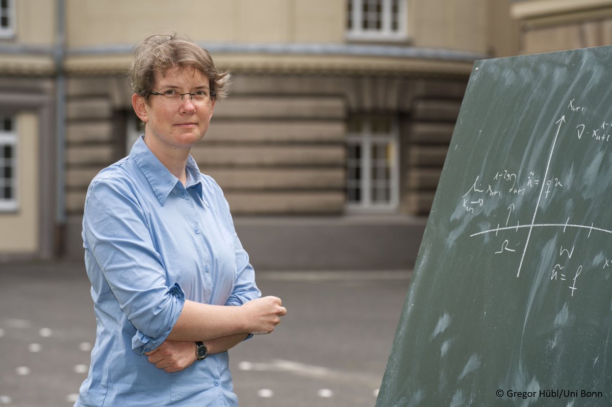Prof. Dr. Angkana Rüland vom Exzellenzcluster @HCM_Bonn der #unibonn erhält für ihre Beiträge zur Angewandten Analysis einen begehrten New Horizons Prize. Der hochkarätige @brkthroughprize für Nachwuchsforschende ist mit 100.000 Dollar dotiert.➡️Mehr: uni-bonn.de/de/neues/158-2…