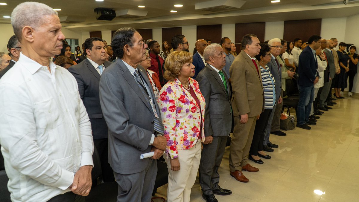 UNPHUInvestiga's tweet photo. Nuestro equipo #UNPHU en el #CEICYT en donde hemos favorecido más de 10 presentaciones en distintas ramas científica #UNPHUinvestiga https://t.co/uLC24F9hHz